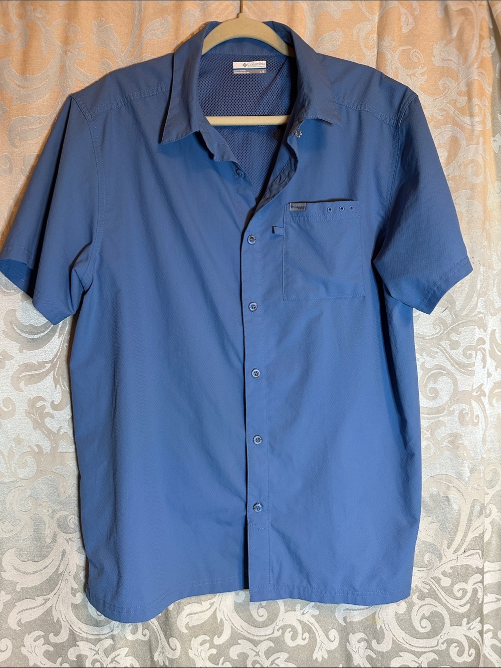 Columbia Men’s Short-Sleeve Button-Down Shirt in Blue